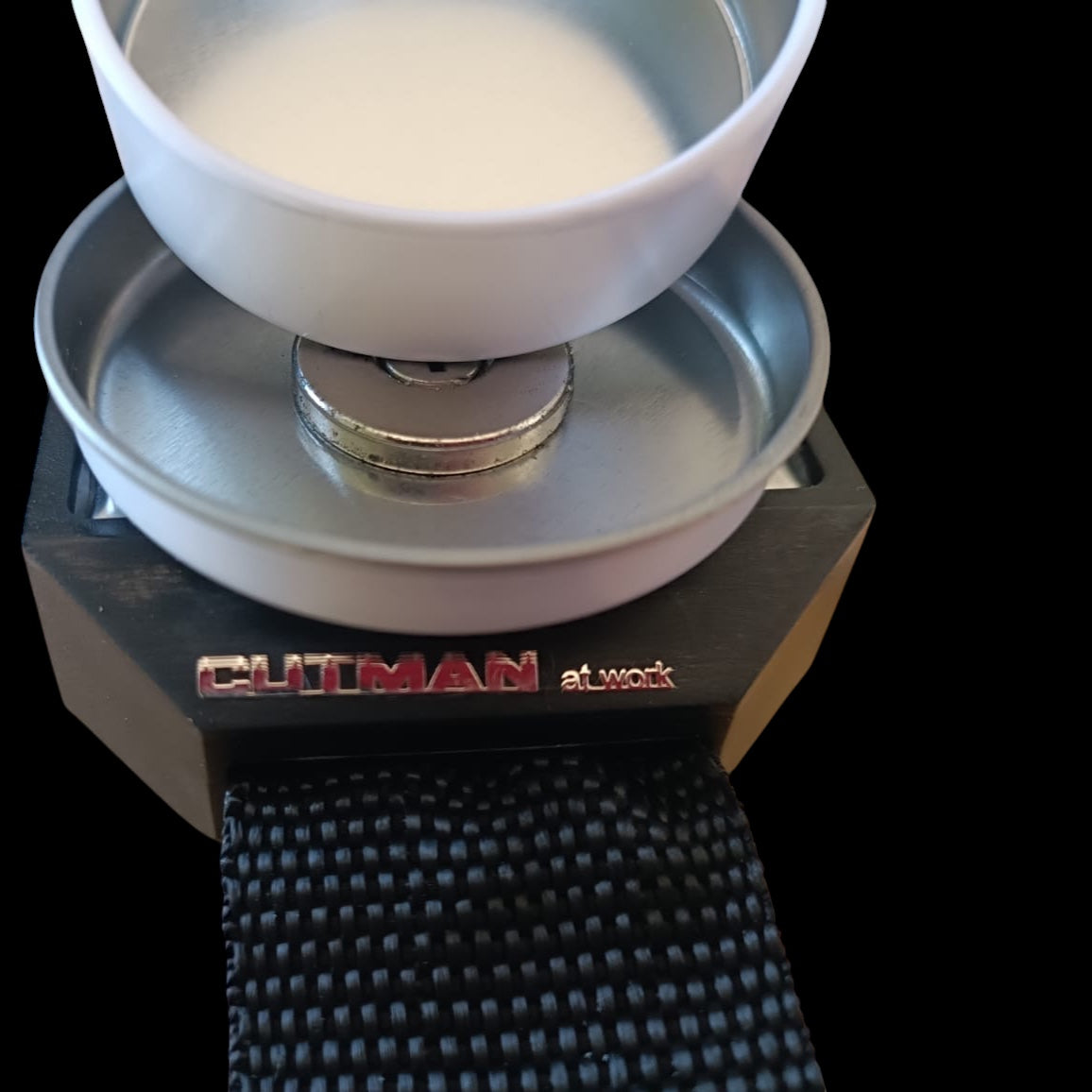 KIT BRACELET RIGIDE PORTE-BOITE "CUTMAN AT WORK"